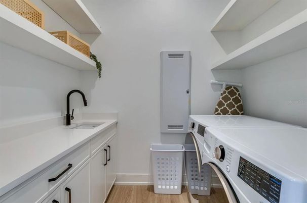 Interior, Washer, Wood Texture Flooring