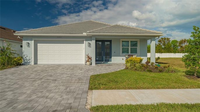 Attached, Exterior, Facade, Ranch