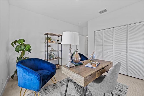 Home Office, Interior