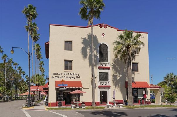 Exterior, Facade, Spanish Mediterranean