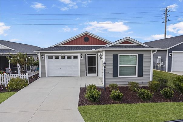 Attached, Exterior, Facade, Ranch