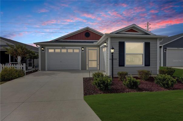 Attached, Exterior, Facade, American Craftsman