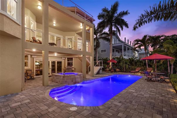 Exterior, Pool