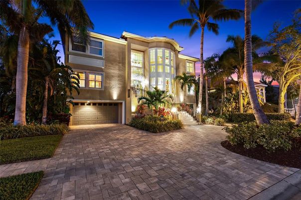 Attached, Exterior, Facade, Mediterranean
