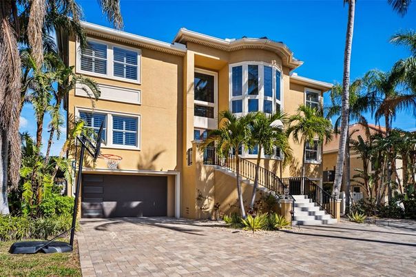 Attached, Exterior, Facade, Mediterranean
