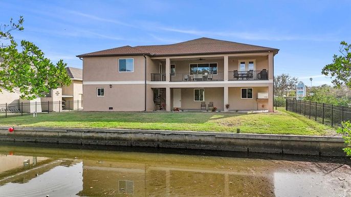 Exterior, Lake