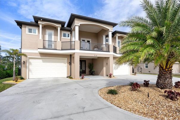 Attached, Exterior, Facade, Mediterranean