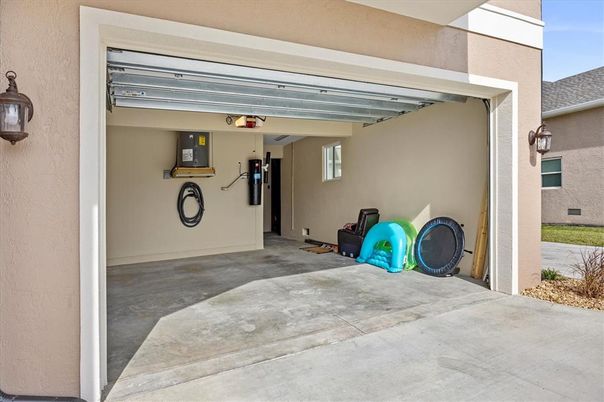 Exterior, Garage