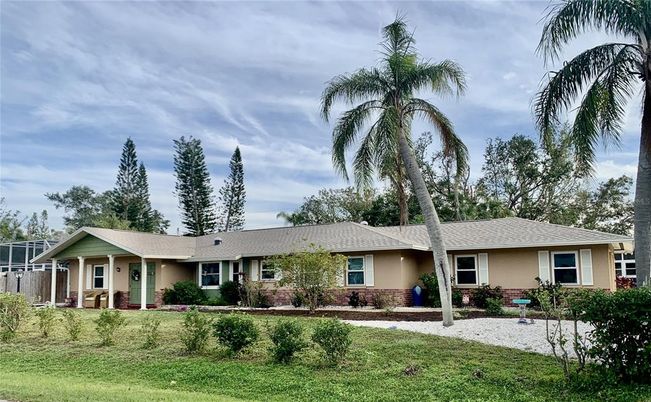 Backyard, Exterior, Facade, Ranch