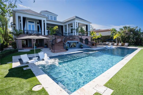 Exterior, Pool