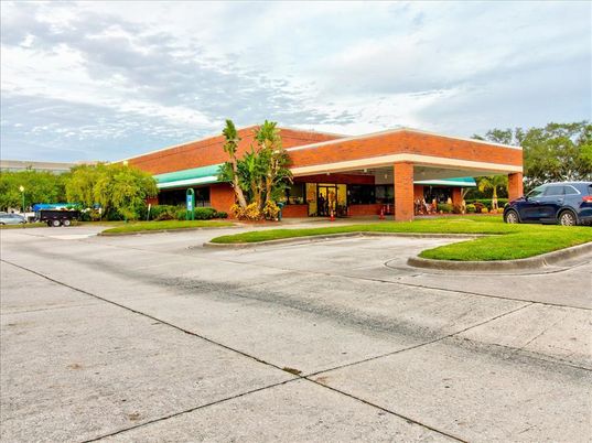 Exterior, Facade, Brick Facade, Ranch