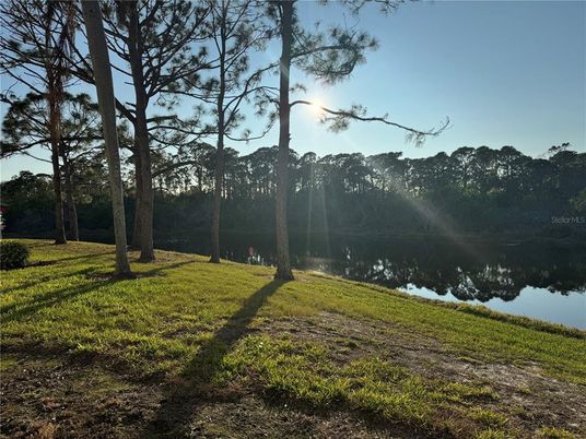 Exterior, Lake