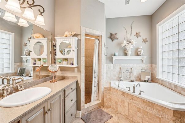 Bathroom, Dual Sink Vanities, Interior, Recessed Lighting