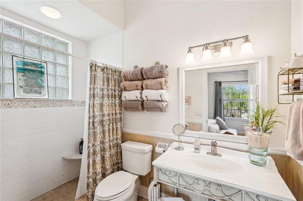 Bathroom, Interior, Recessed Lighting