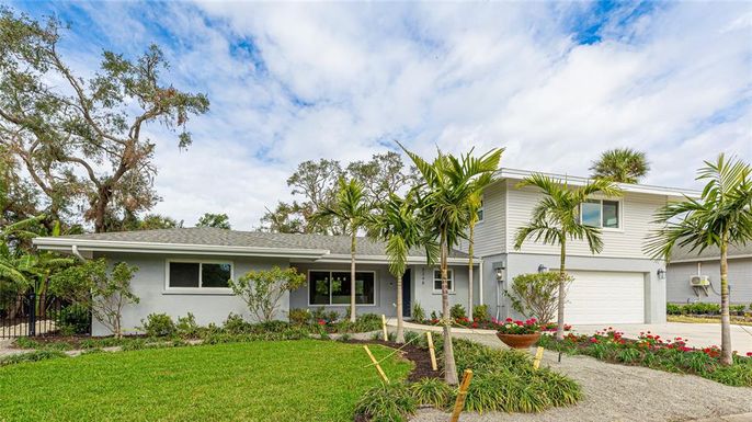 Attached, Exterior, Facade, Ranch