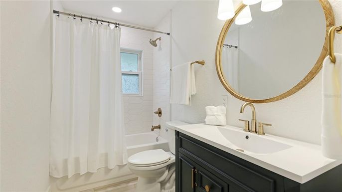 Bathroom, Interior, Recessed Lighting