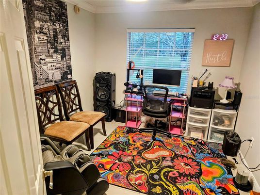 Home Office, Interior