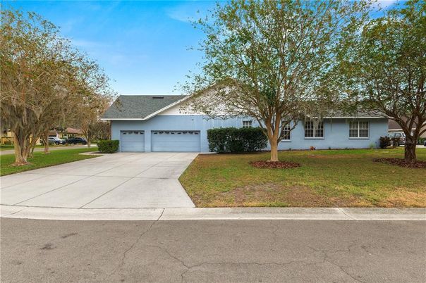 Attached, Exterior, Facade, Ranch