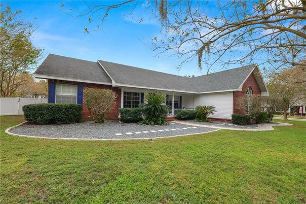 Backyard, Exterior, Facade, Brick Facade, Ranch