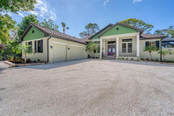 Attached, Exterior, Facade, Ranch