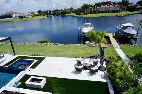 Exterior, Lake