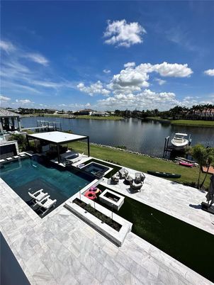 Exterior, Lake, Pool
