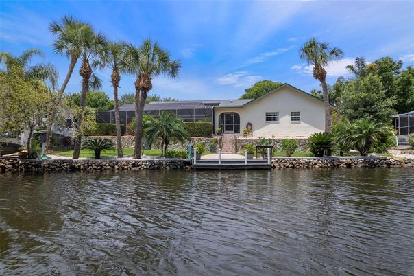Exterior, Lake