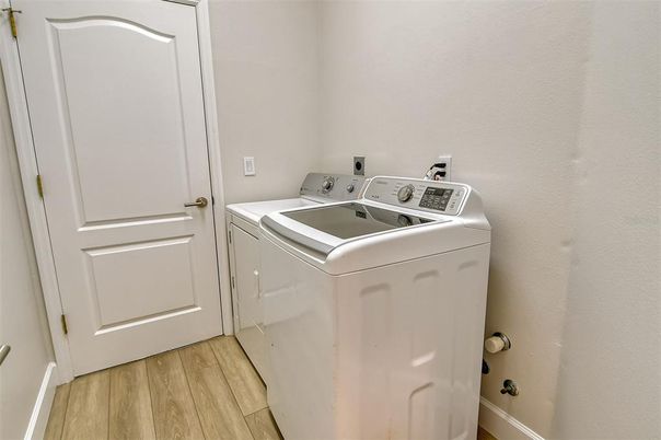 Interior, Washer, Wood Texture Flooring