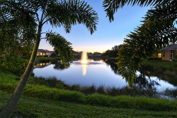 Exterior, Lake