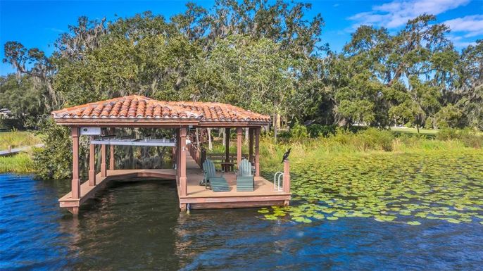 Exterior, Lake