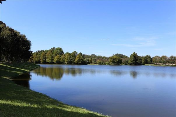 Exterior, Lake