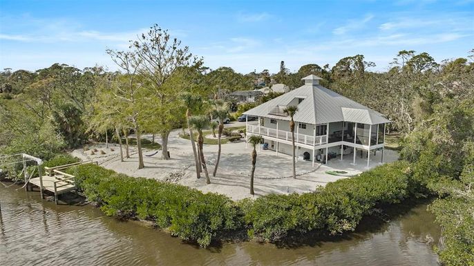 Exterior, Lake