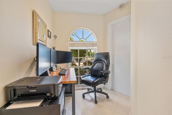 Home Office, Interior