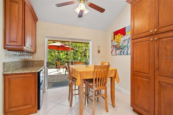 Dining room, Interior