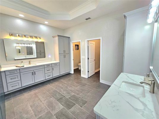 Bathroom, Dual Sink Vanities, Interior, Recessed Lighting