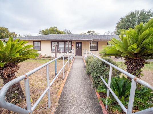 Exterior, Facade, Ranch