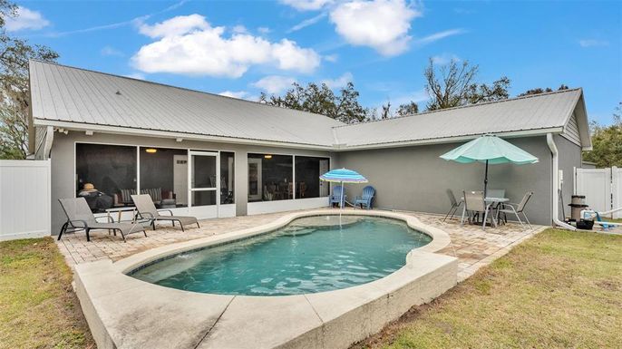 Exterior, Pool