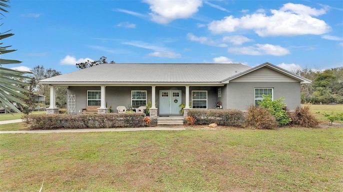 Exterior, Facade, Ranch