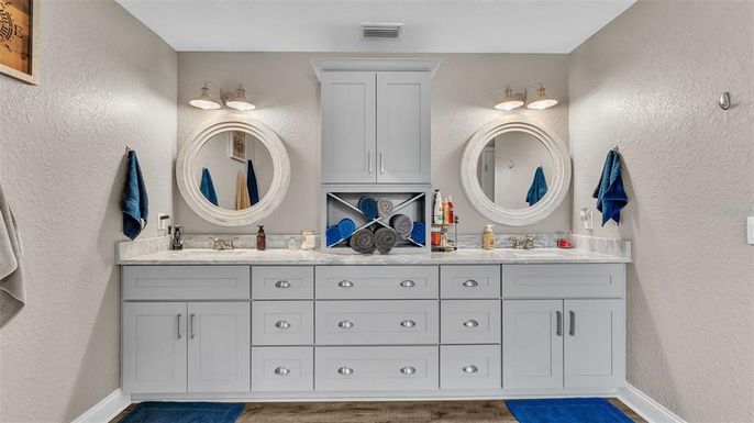 Bathroom, Dual Sink Vanities, Interior