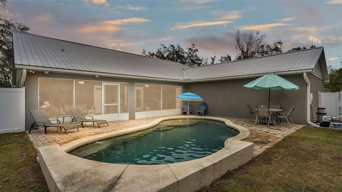 Exterior, Pool
