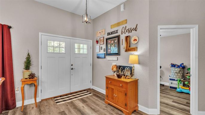 Interior, Pendant Lights, Wood Texture Flooring