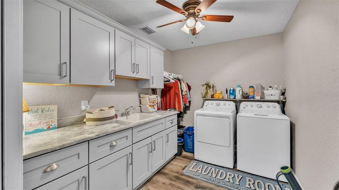 Interior, Washer, Wood Texture Flooring