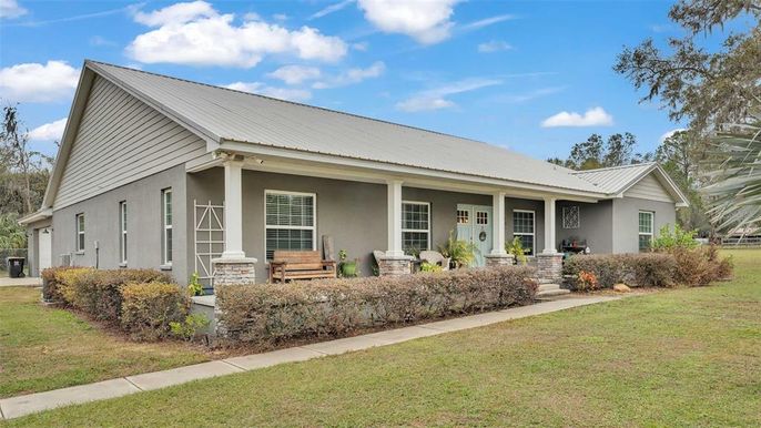 Exterior, Facade, Ranch