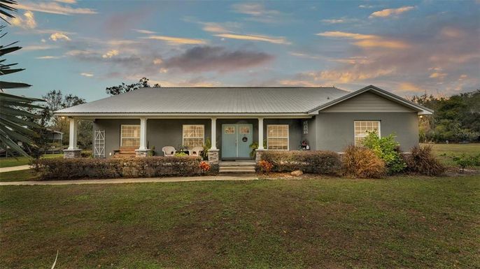 Exterior, Facade, Ranch