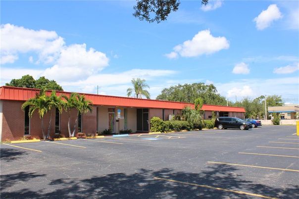 Exterior, Facade, Ranch