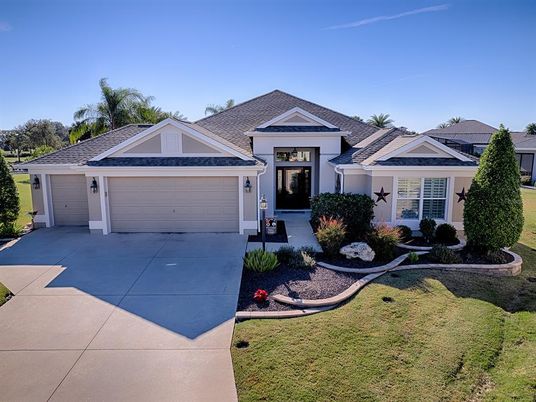 Attached, Exterior, Facade, Ranch