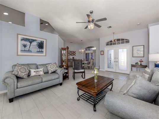Chandelier, Dining room, Interior, Living room, Pendant Lights, Recessed Lighting