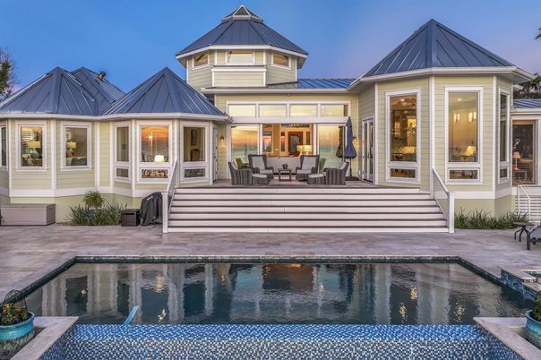 Exterior, Facade, Pool, Queen Anne Victorian