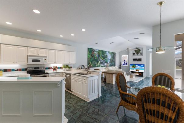 Dining room, Interior, Kitchen, Pendant Lights, Recessed Lighting, Stainless Steel Appliances