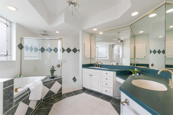 Bathroom, Dual Sink Vanities, Interior, Recessed Lighting